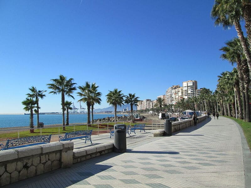 El Paseo Marítimo Pablo Ruiz Picasso: la vida junto al mar